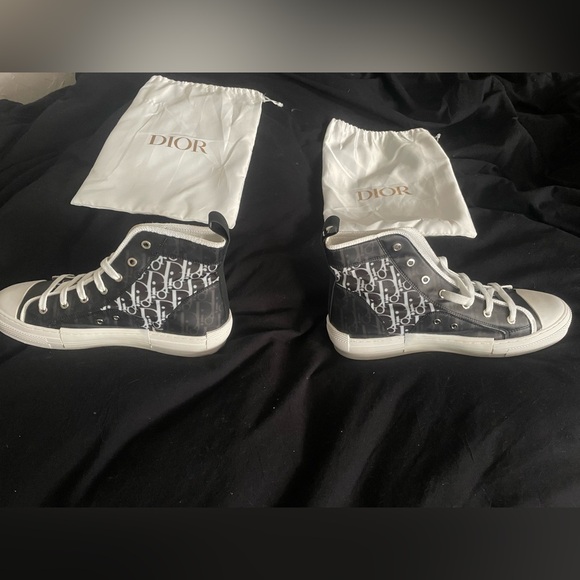 Dior men’s B23 high top size 10 US, size 43 EU. 
Never been worn. - Picture 2 of 6